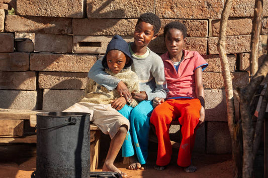 Estenda a mão: salve os famintos da África